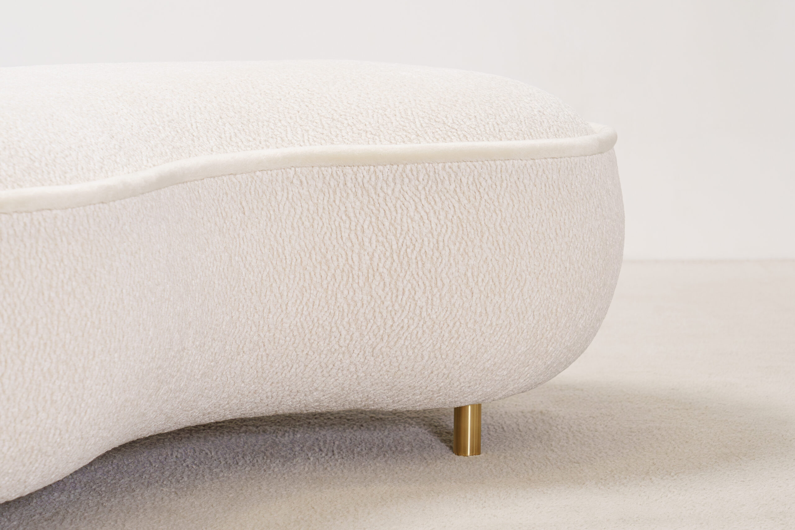 Clyde Bench by Proisy Studio